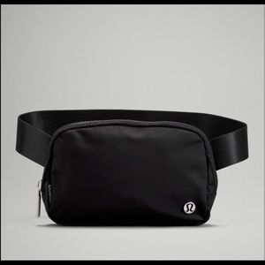 lululemon black belt bag